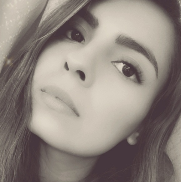 Meet your Posher, Ana - Picture 1 of 1